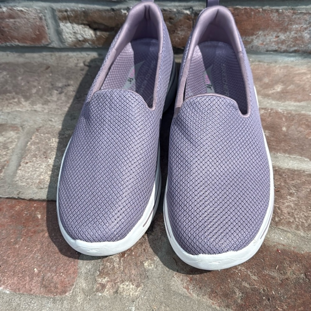 Skechers Go Walk Arch Fit Grateful Sneakers 8.5 Women Slip on Comfort Shoes
